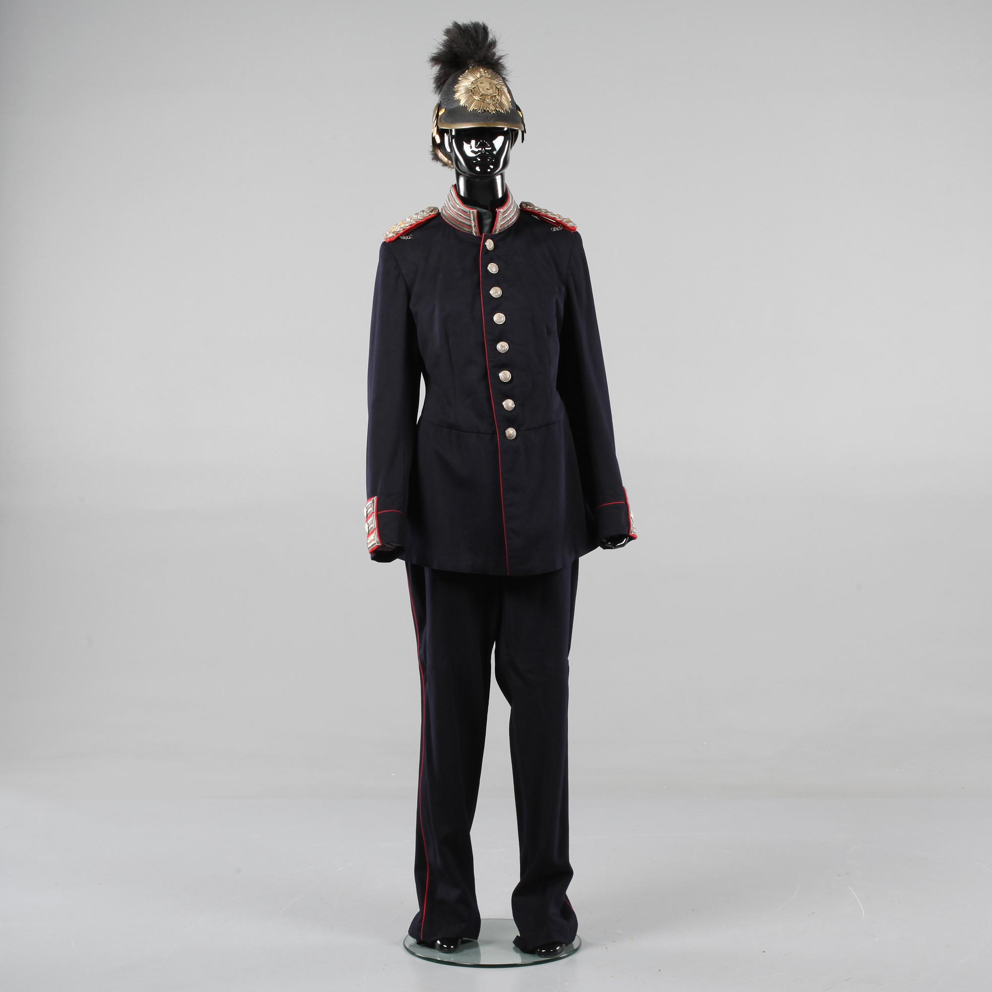 UNIFORM, 2 delar, m/1880, Kalmar regemente, samt KASK,  1845.