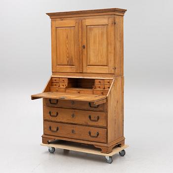 A writing cabinet, 18th/19th century.