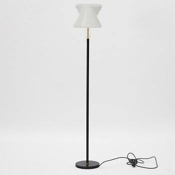 Alvar Aalto, a model A810 floor lamp,  Valaisinpaja Oy, Finland, 1900-talets slut.