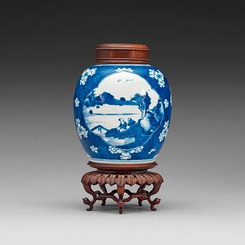518. A blue and white "cracked ice" jar, Qing dynasty Kangxi (1662-1722).