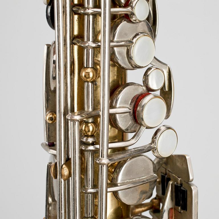 SAXOFON. Stencil, USA, 1900-talets mitt.