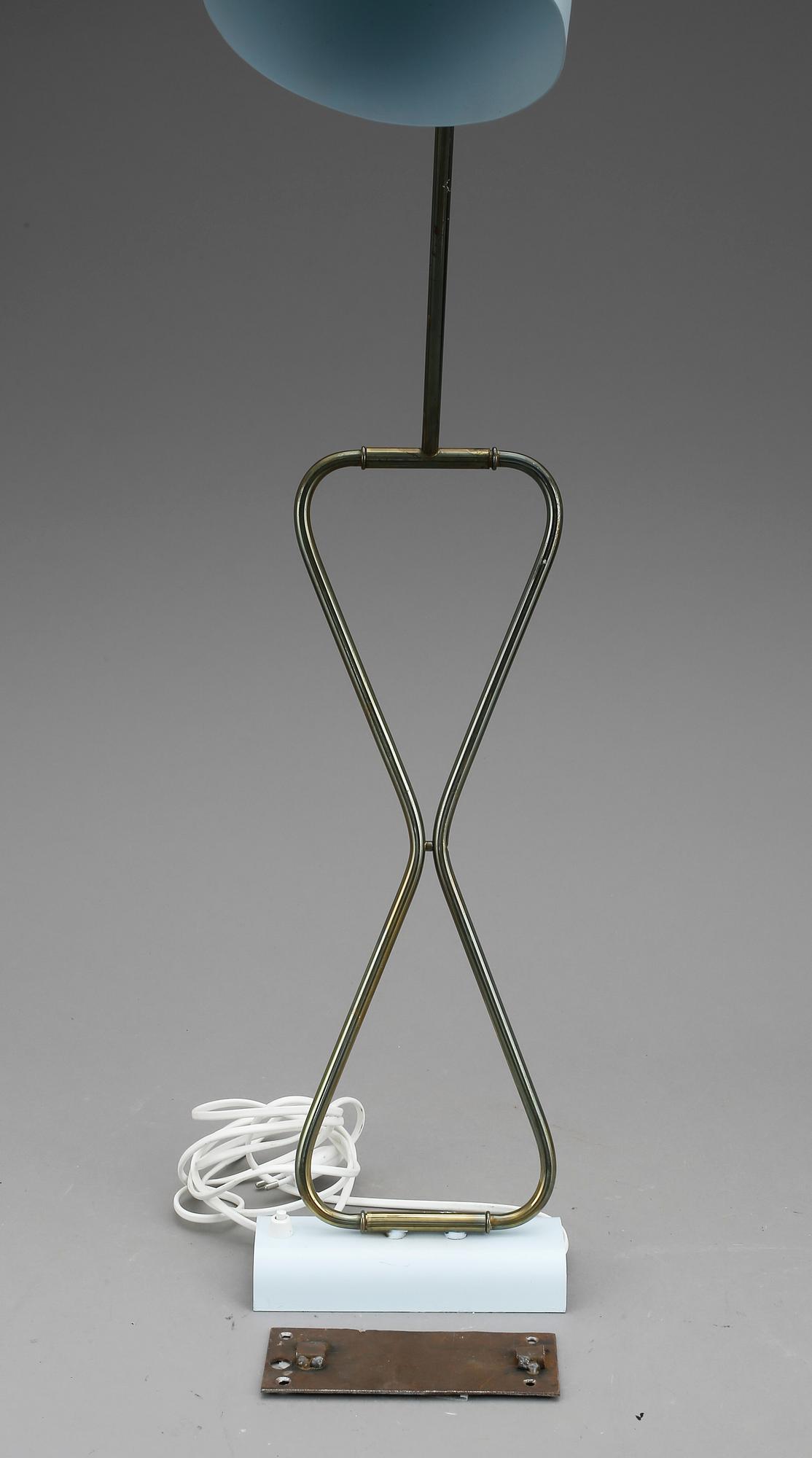 VÄGGLAMPA, mässing och stål, 1950-tal.
