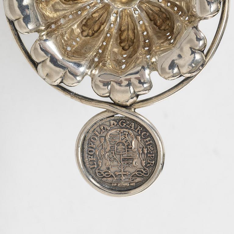 Table accessories, 7 pieces, silver, including Denmark 1880s.