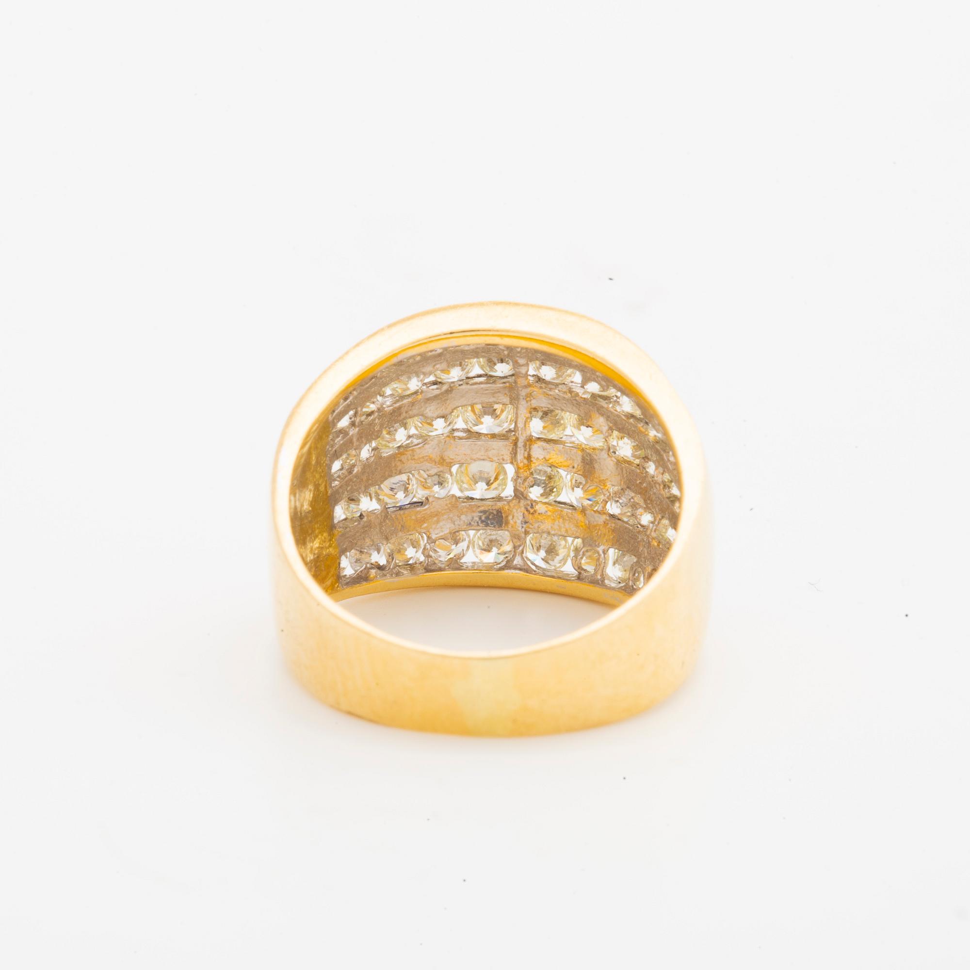 RING 18K guld m briljanter ca 1 ct totalt.