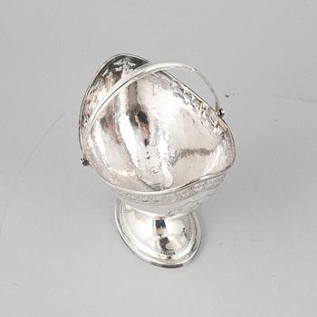 A silver basket, mark of William Stroud, London 1809.