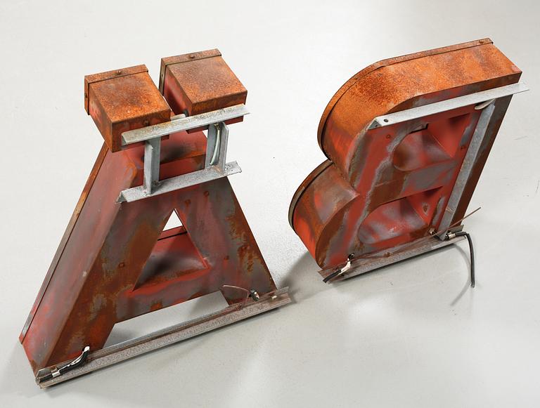 Two 20th century letters.