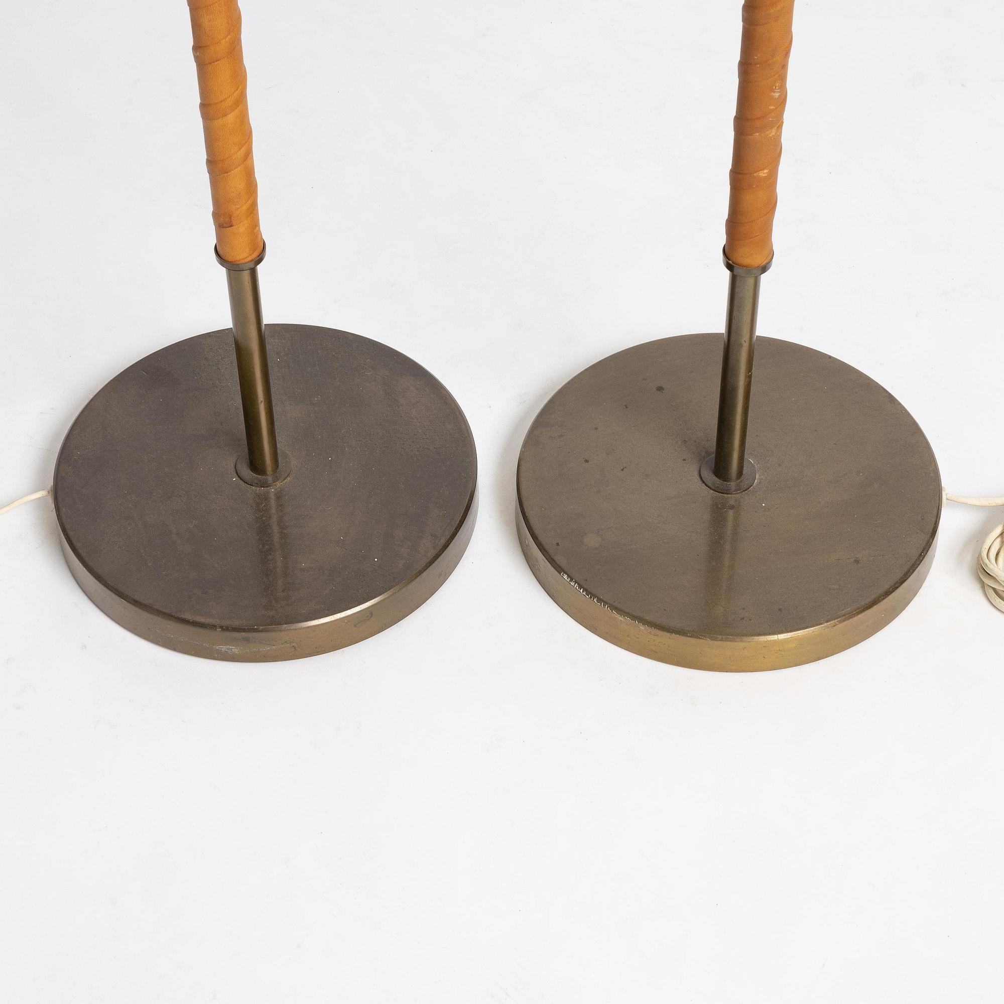 Harald Notini, eller Uno Westerberg, golvlampor, ett par, modell "15750", Arvid Böhlmarks Lampfabrik, Stockholm, 1950-60-tal.