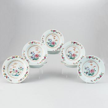 A set of 8 famille rose soup dishes, Qing dynasty, Qianlong (1736-95).