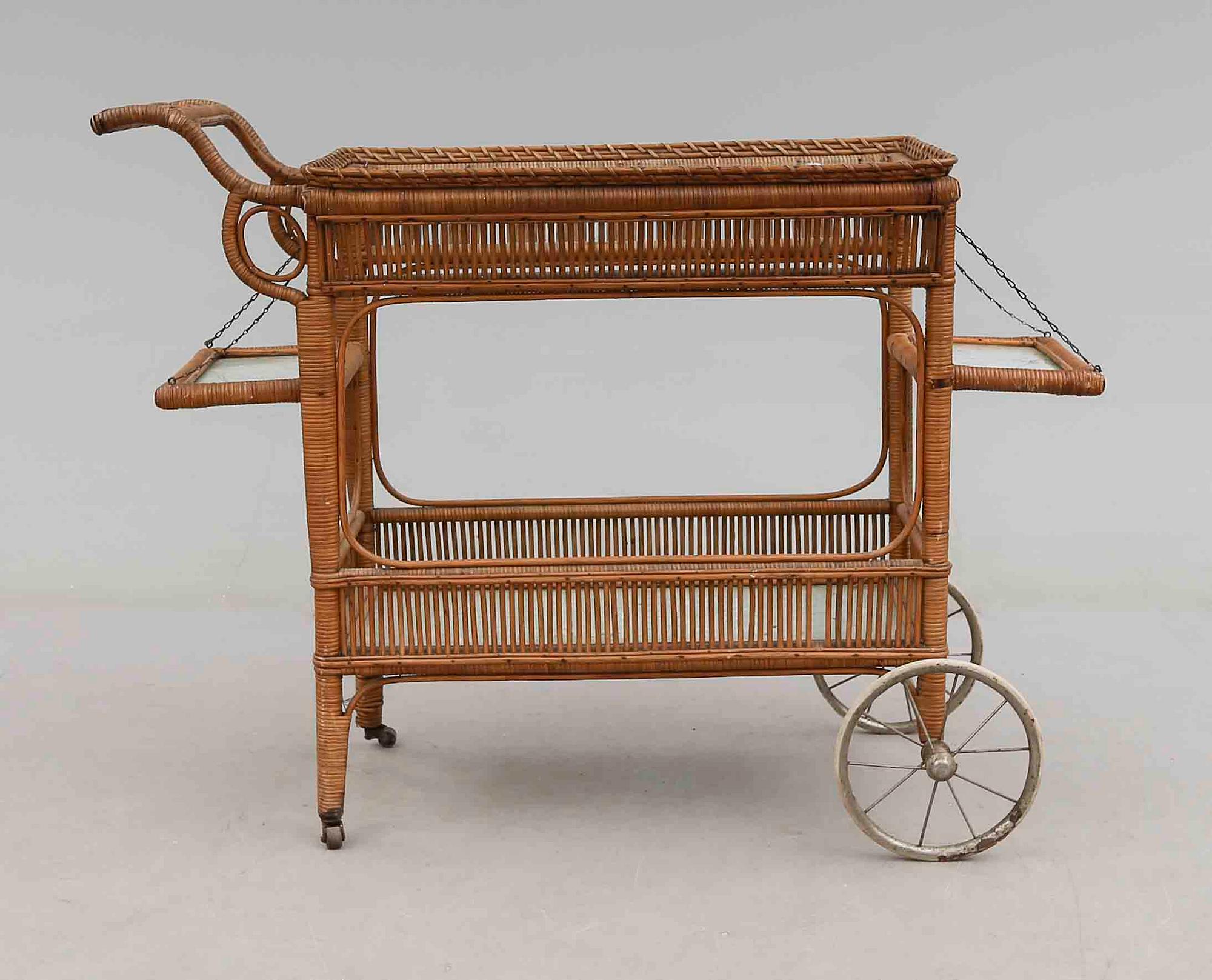 SERVERINGSVAGN, 1900-talets första hälft.