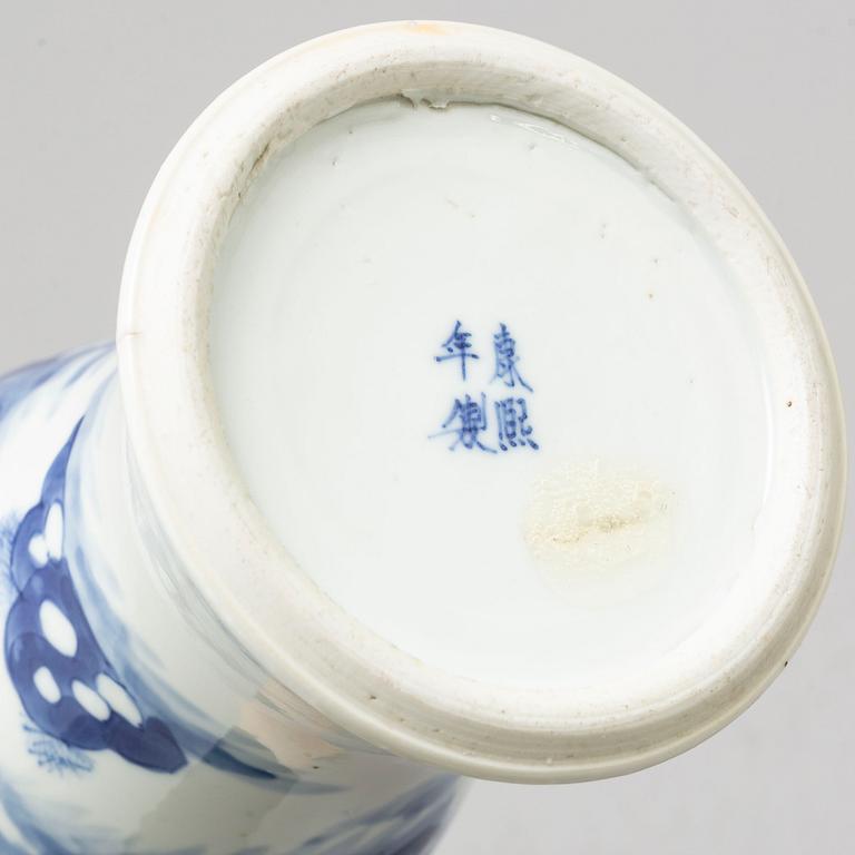 14 porcelain objects, Qing dynasty, China and Japan.