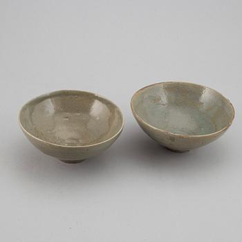 Two celadon glazed bowl, Korea, Koryo, 14/15th century.