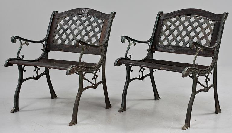 TRÄDGÅRDSMÖBEL, 4 delar, gjutjärn och trä, 1900/2000-tal.