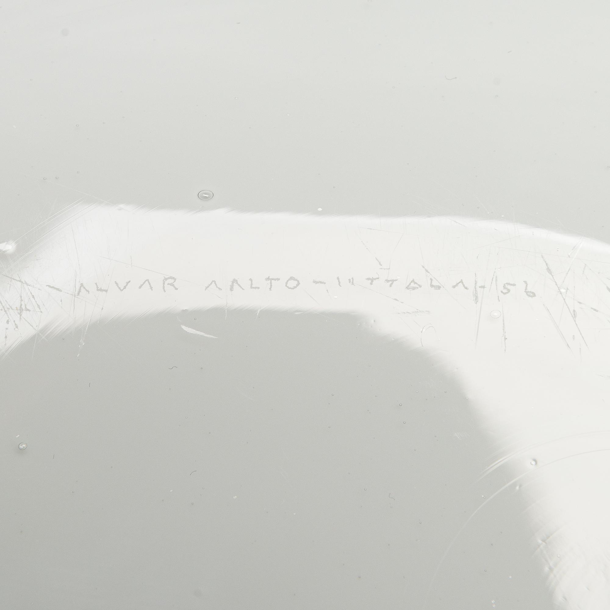 Alvar Aalto, One piece of 'Aalto flower' glass sculpture signed Alvar Aalto Iittala-56.