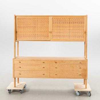 Hans J. Wegner, Skåp, "RY-20" för Ry Möbler, Danmark.