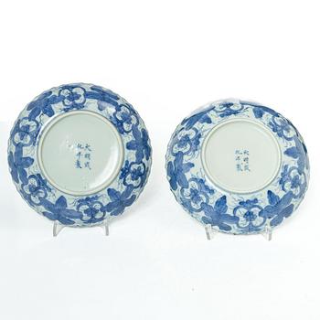 A pair of Chinese blue and white porcelain dishes, Qing dynasty, 19th century.