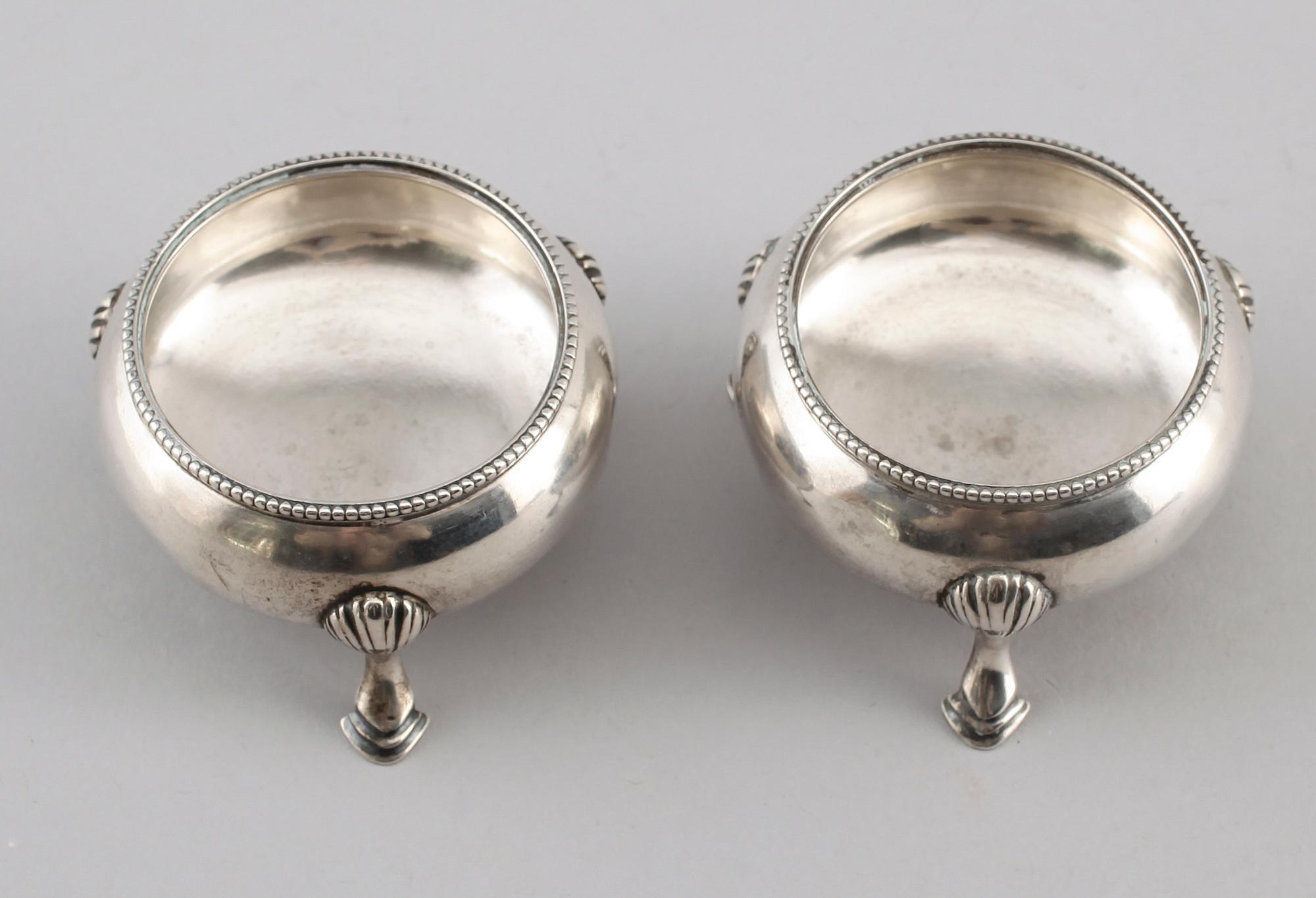 SALTKAR, 1 par, silver, möjligen William Evans, London 1882. Vikt ca 119 gram.
