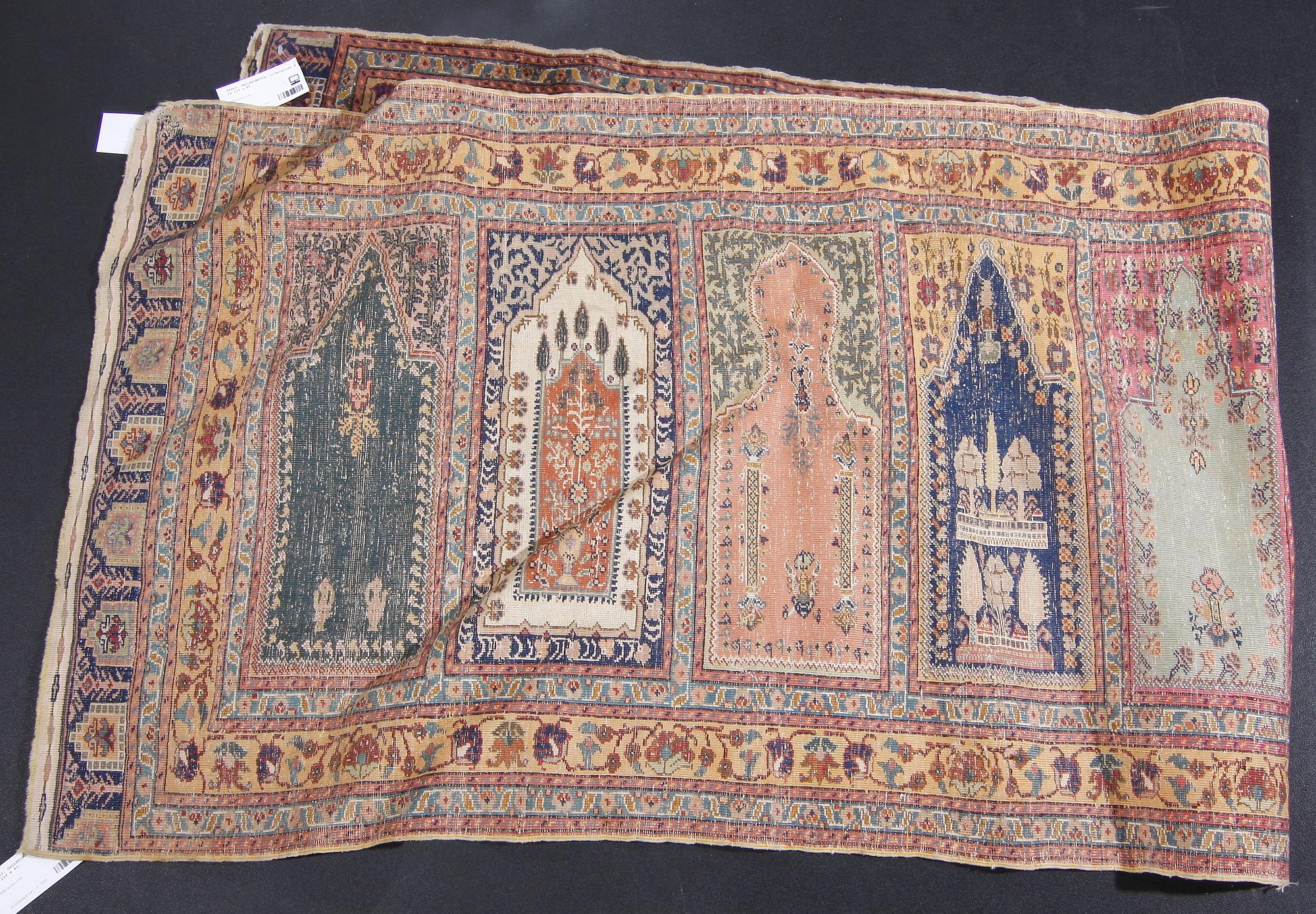 GALLERIMATTA, orientalisk. Ca 239 x 80.