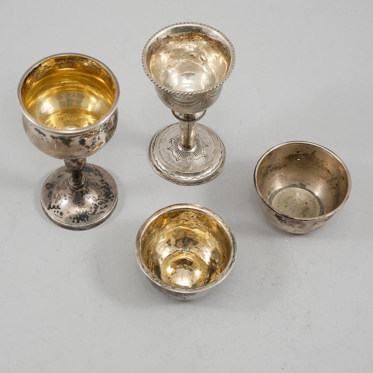 KALKAR, 2 st, samt SUPKOPPAR, 2 st, silver, 1700/1800/1900-tal, vikt 180 gram.