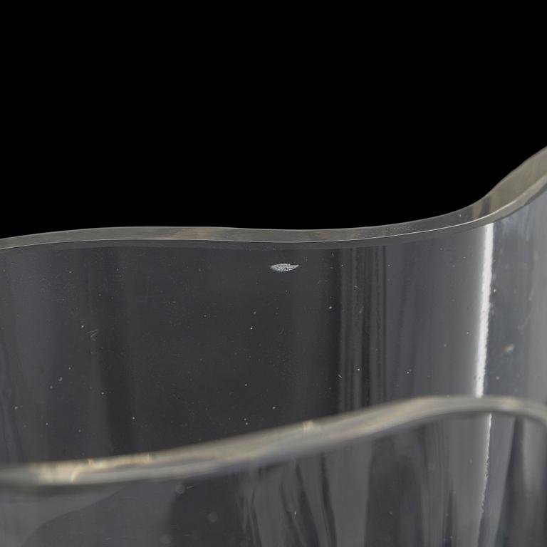 Alvar Aalto, A '9750' vase Karhula Glassworks in production 1937-1949.