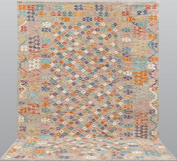 A Kilim rug, approx. 290 x 206 cm.