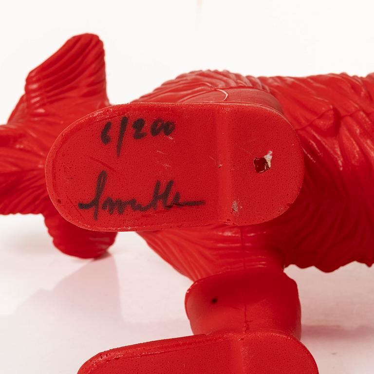 William Sweetlove, "Cloned Schnauzer with water bottle". (Pink).