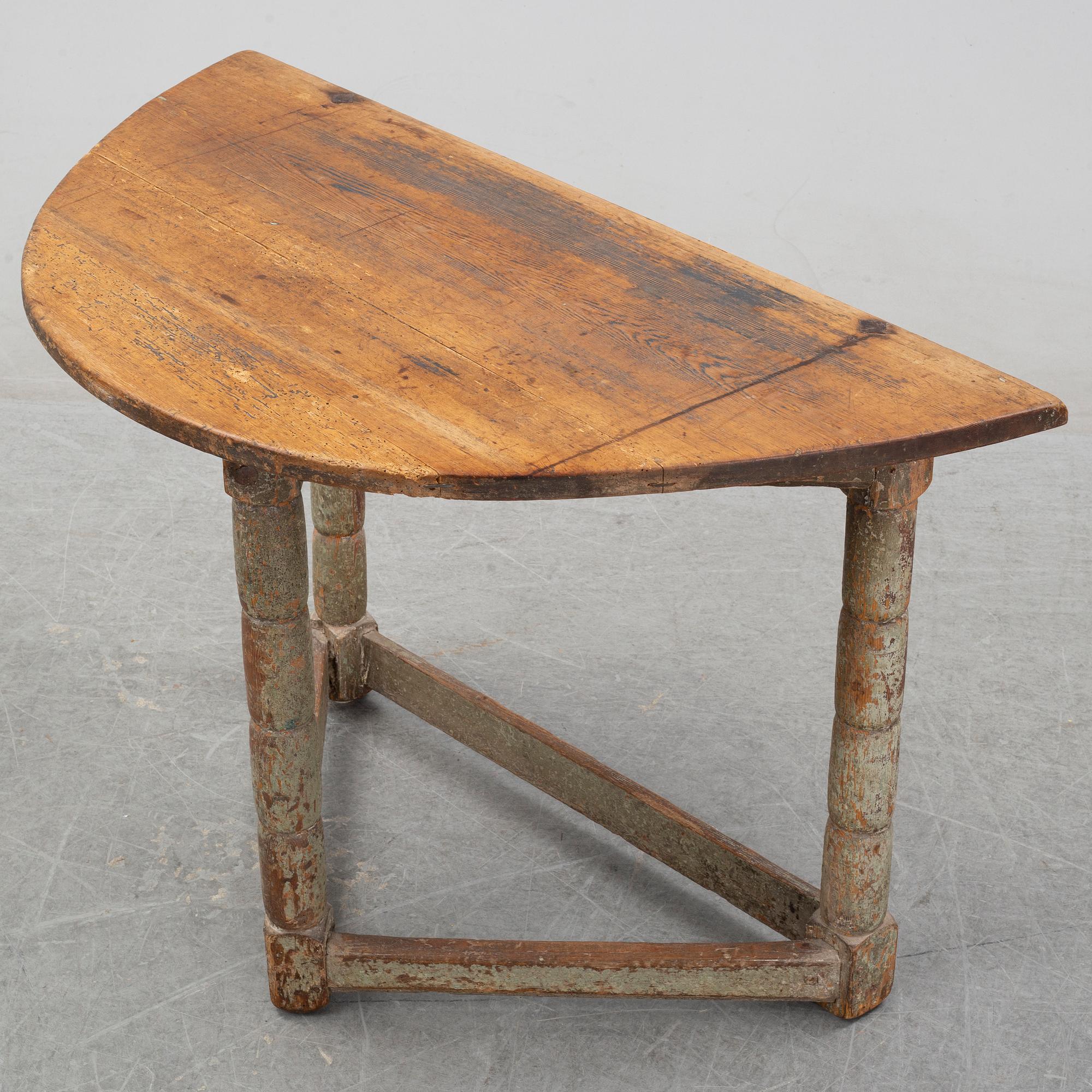 A swedish 19th century table.