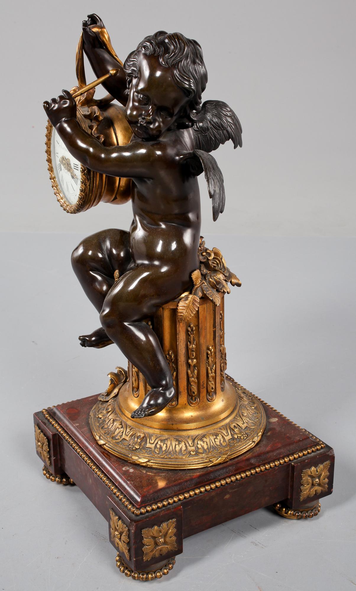 BORDSPENDYL, Louis XVI-stil, 1900-talets första hälft.