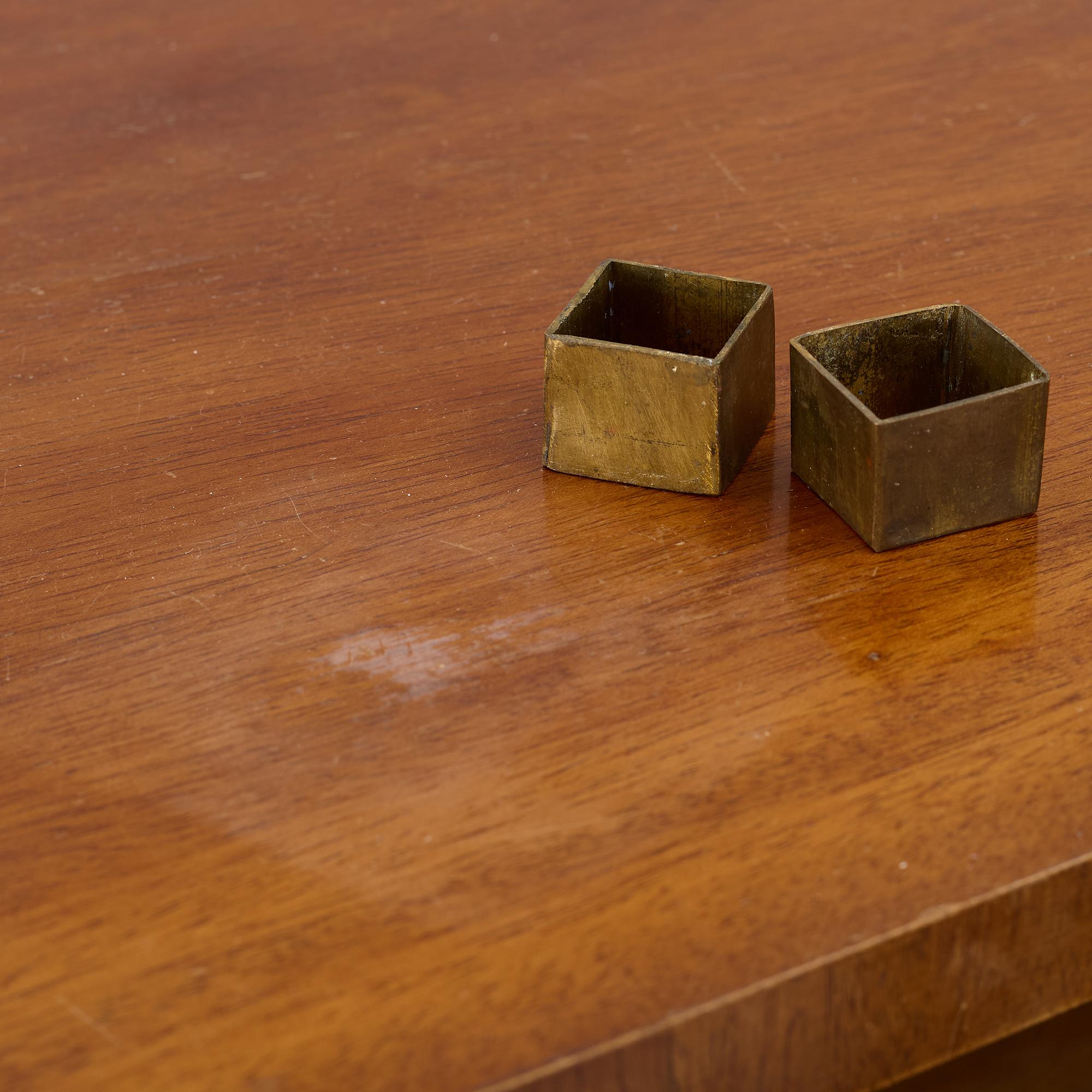 Byrå, gustaviansk stil, omkring 1900.