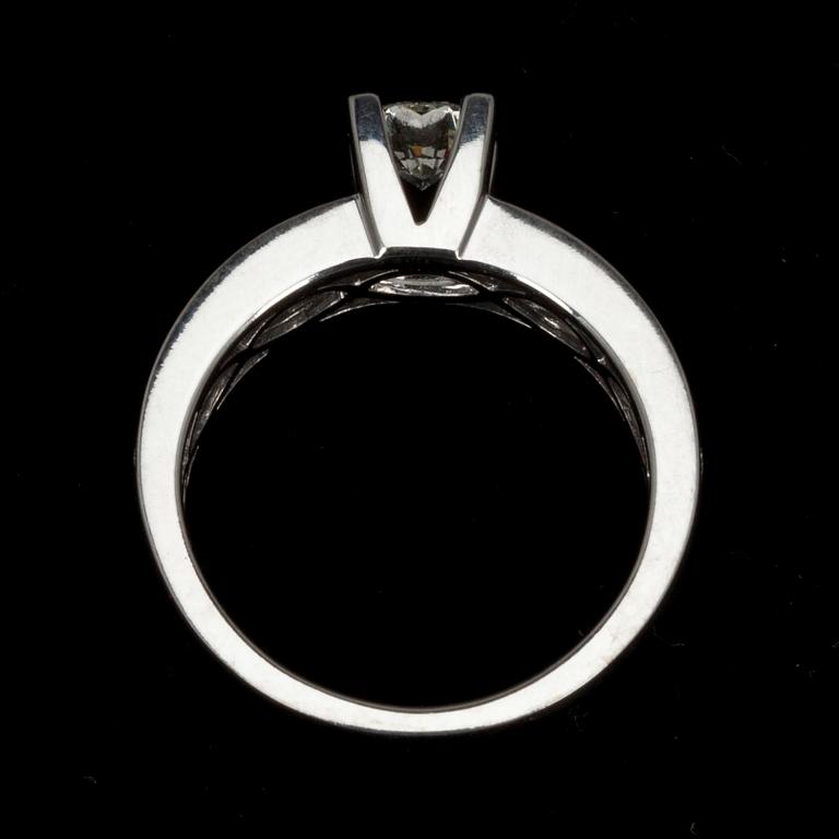 RING, vitguld 18K, diamanter tot. 1,40 ct. Vikt 6,3 g.