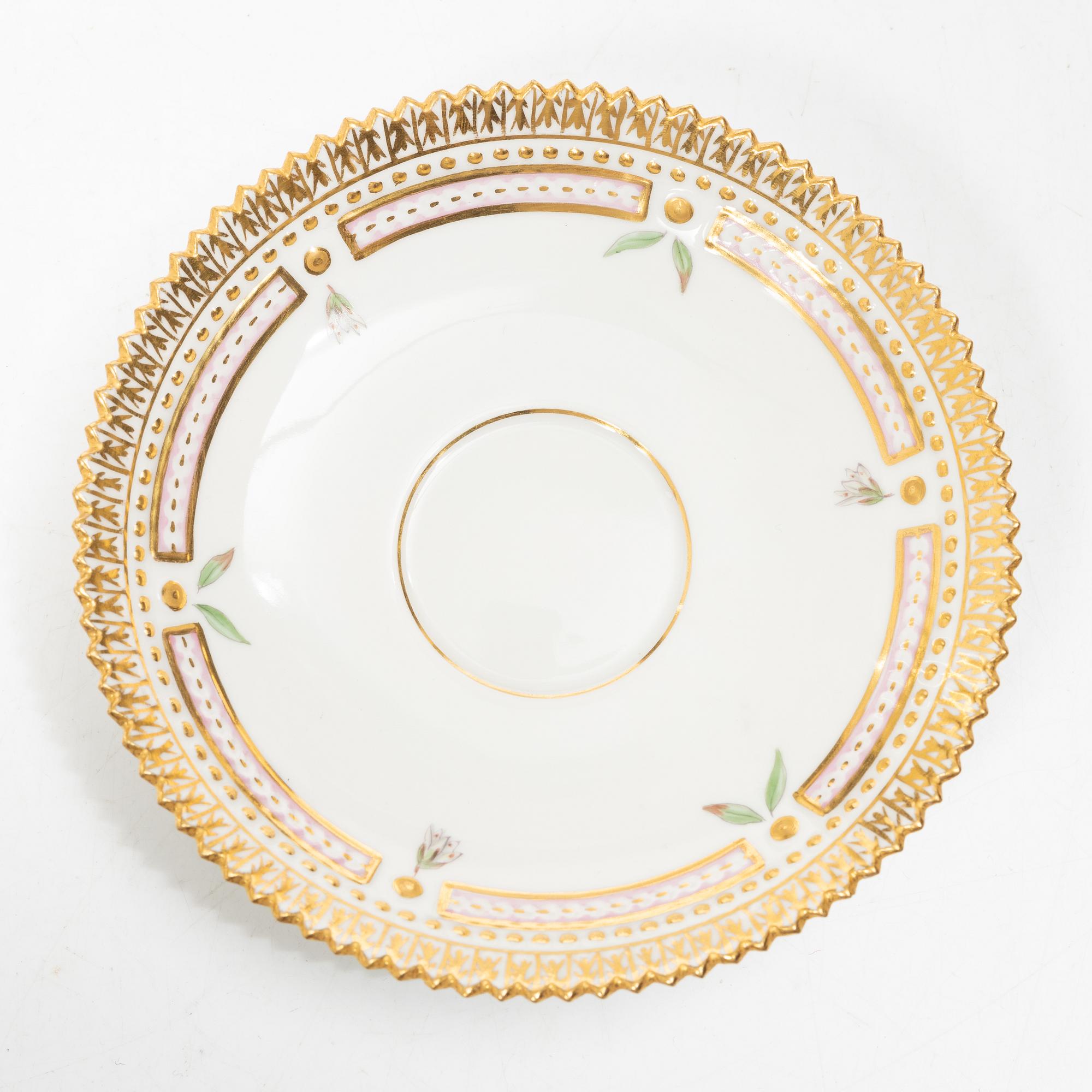 Royal Copenhagen, sockerskål samt kaffekopp med fat, "Flora Danica", 1945 samt 1959, Danmark.