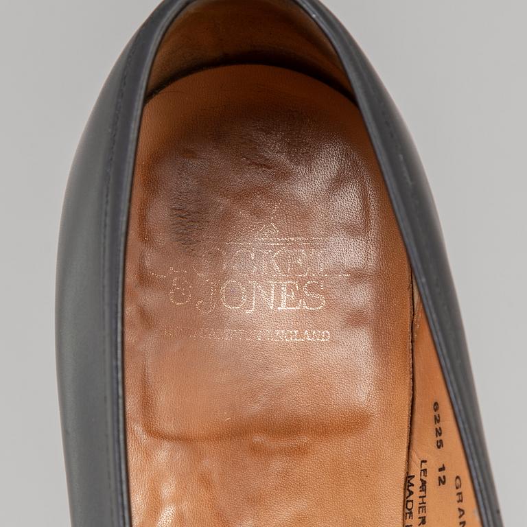 CROCKET & JONES, a pair of black calf leather shoes, size 45 (10,5).