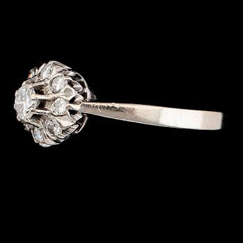 RING, 18 k vitguld, briljantslipade diamanter tot 0.48 ct. Vikt 3,3 g.