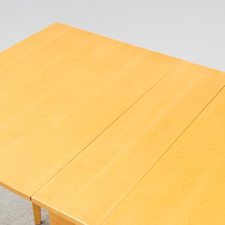 A 'Talavid' birch gate leg table by Carl Malmsten, end of the 20th Century.