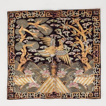 RANGMÄRKE, siden, s.k. Buzi, ca 29x30,5 cm. Qing dynastin. Kina 1800-tal.