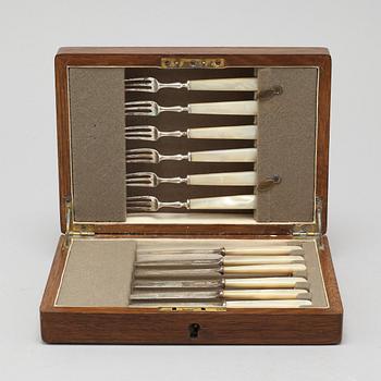 Twelve 20th century fruit flatware, Sheffield, England.