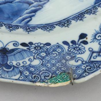 A blue and white serving dish, Qing dynasty, Qianlong (1736-95).