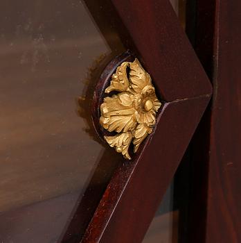 BOKSKÅP, empire, 1800-talets första hälft.