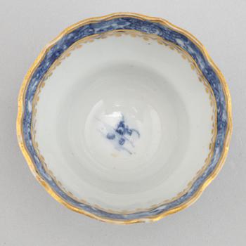 A Chinese porcelain cup with saucer, Qing dynasty, late 18th century.