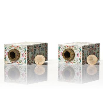 A rare pair of '100 boys' tea caddies, Qing dynasty, 18th/19th century.