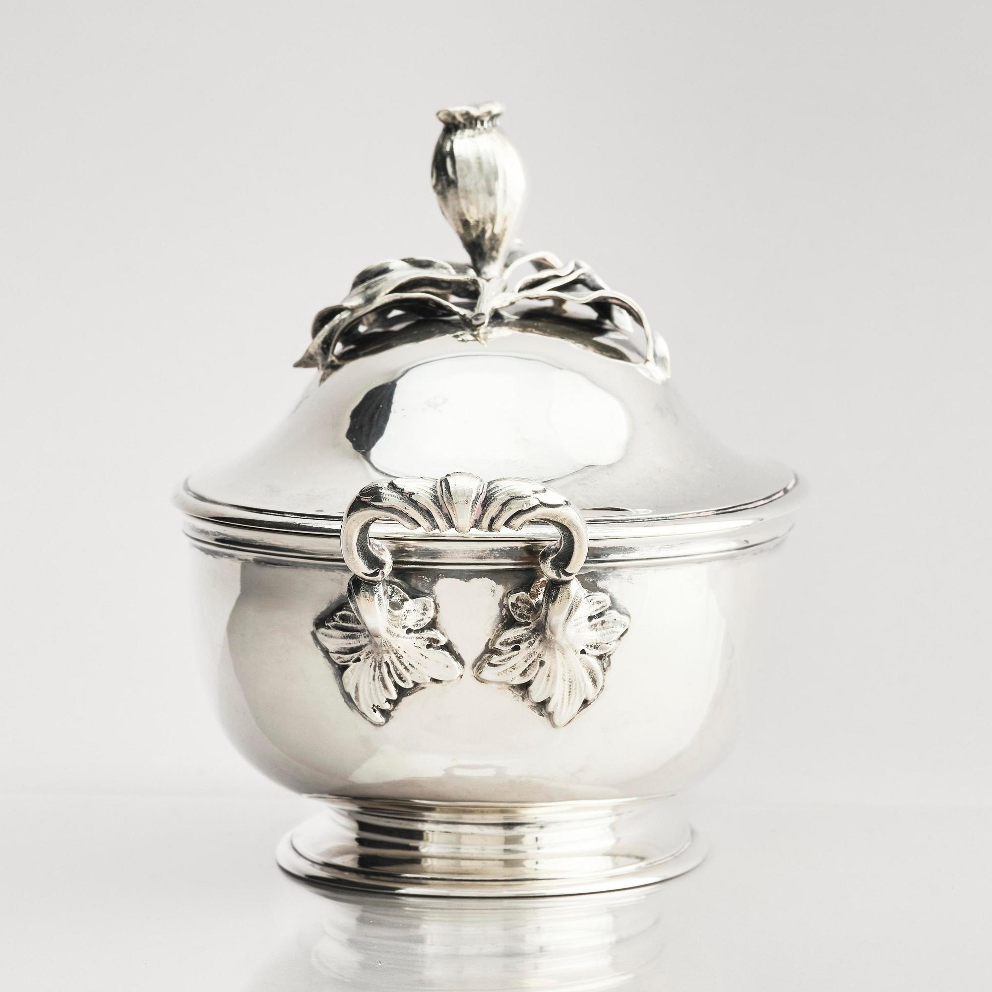 Karl Anderson, a silver tureen with lid, Stockholm 1943.