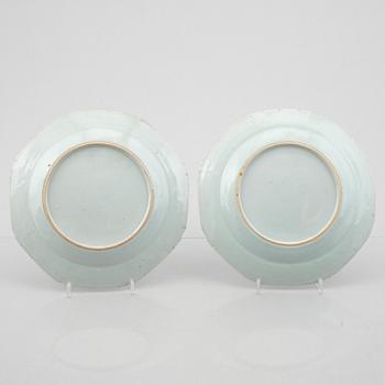 A pair of blue and white porcelain serving dishes and a pair of plates, China, Qianlong (1736-95).