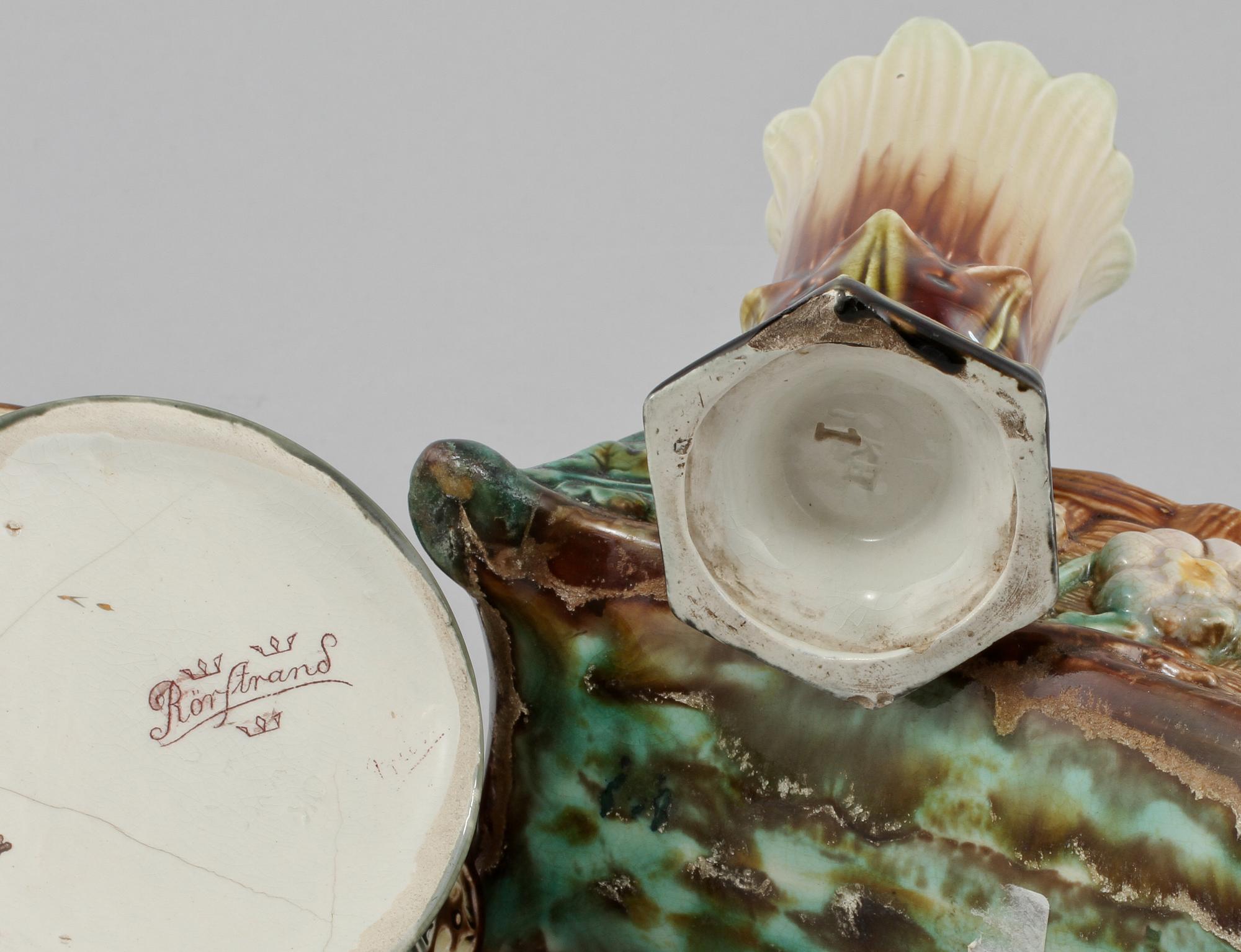 KORG, VAS SAMT JARDINERE, majolika, Rörstrand, sekelskifte 1800/1900-tal.