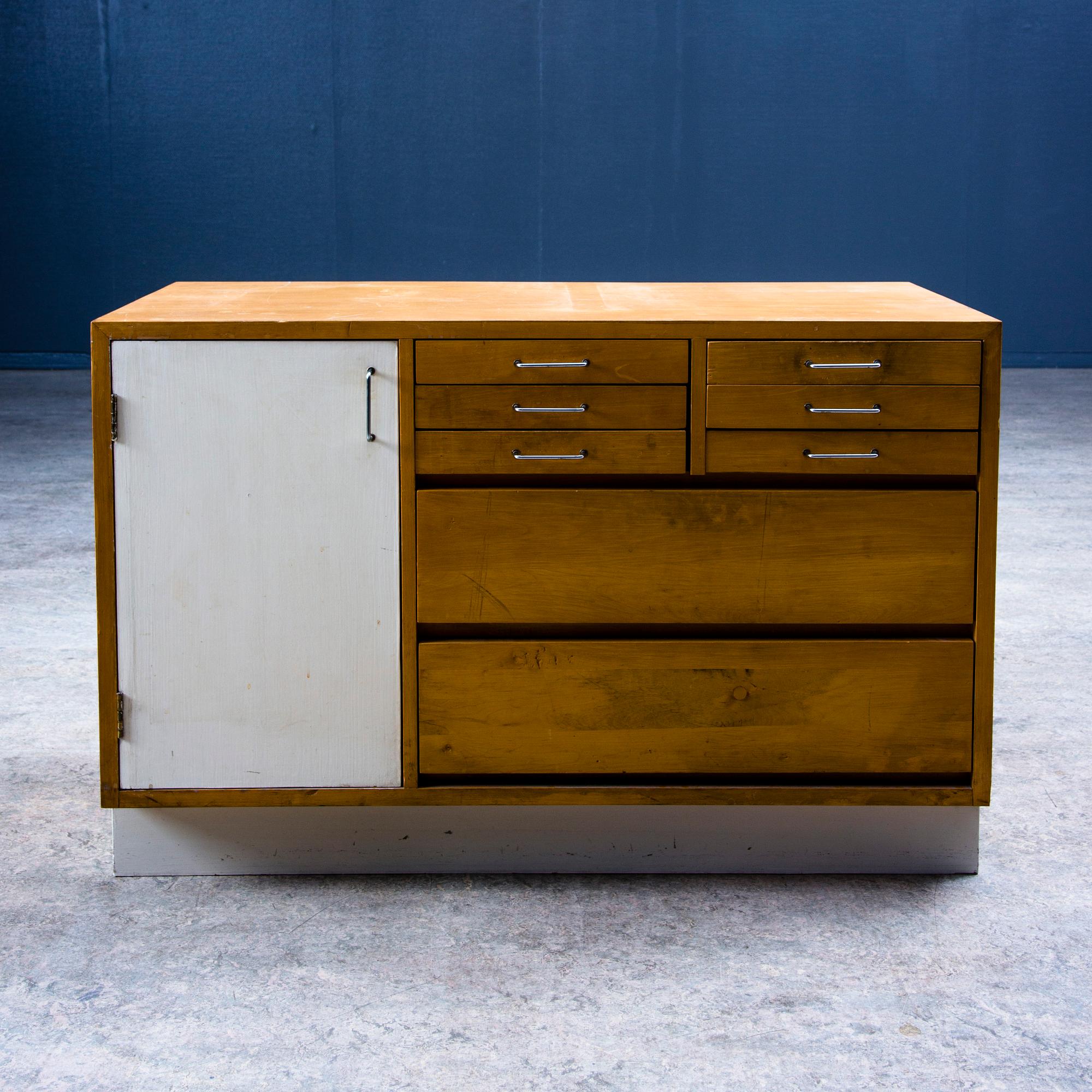 SAKARI LAITINEN, SKÅP. "Sakke". Arkitektbyrå Alvar Aalto,1960-tal.