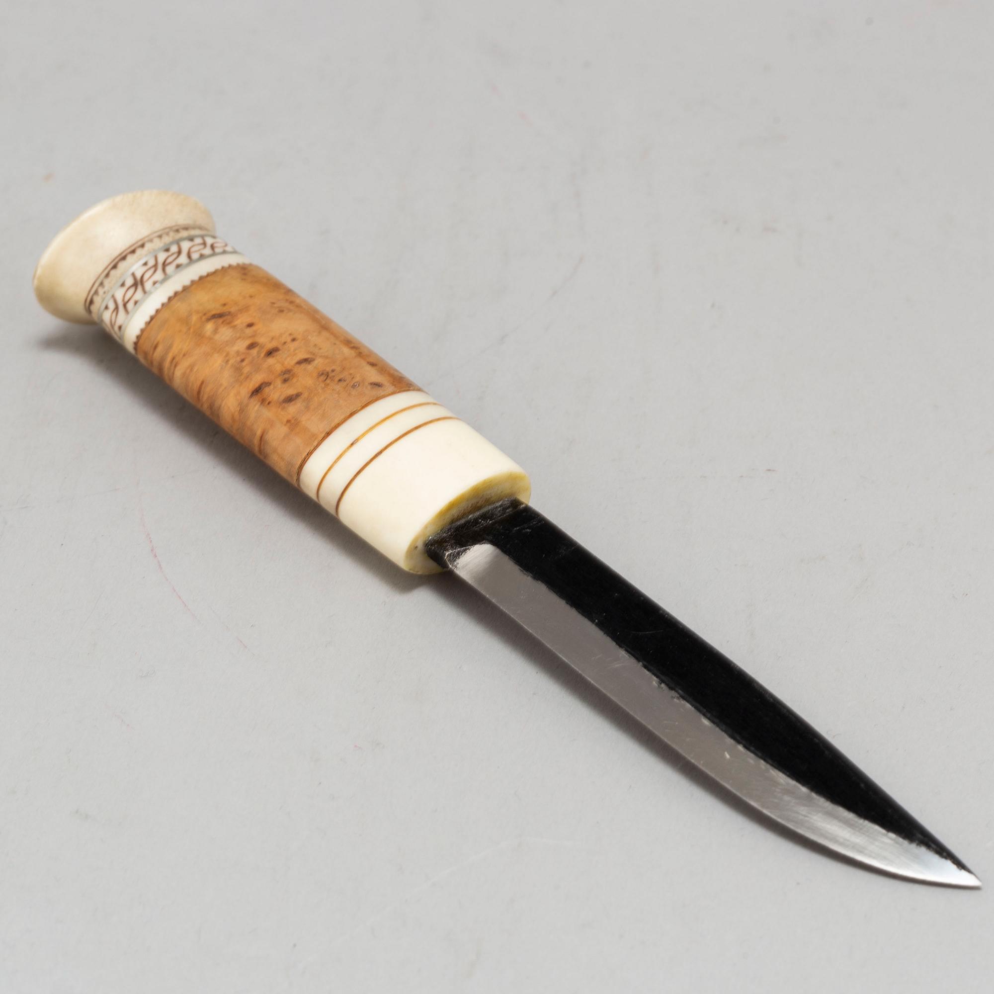 IVAR BERNHARD LAMPA, a reindeer horn Sami knife, Pajala, signed IBL.