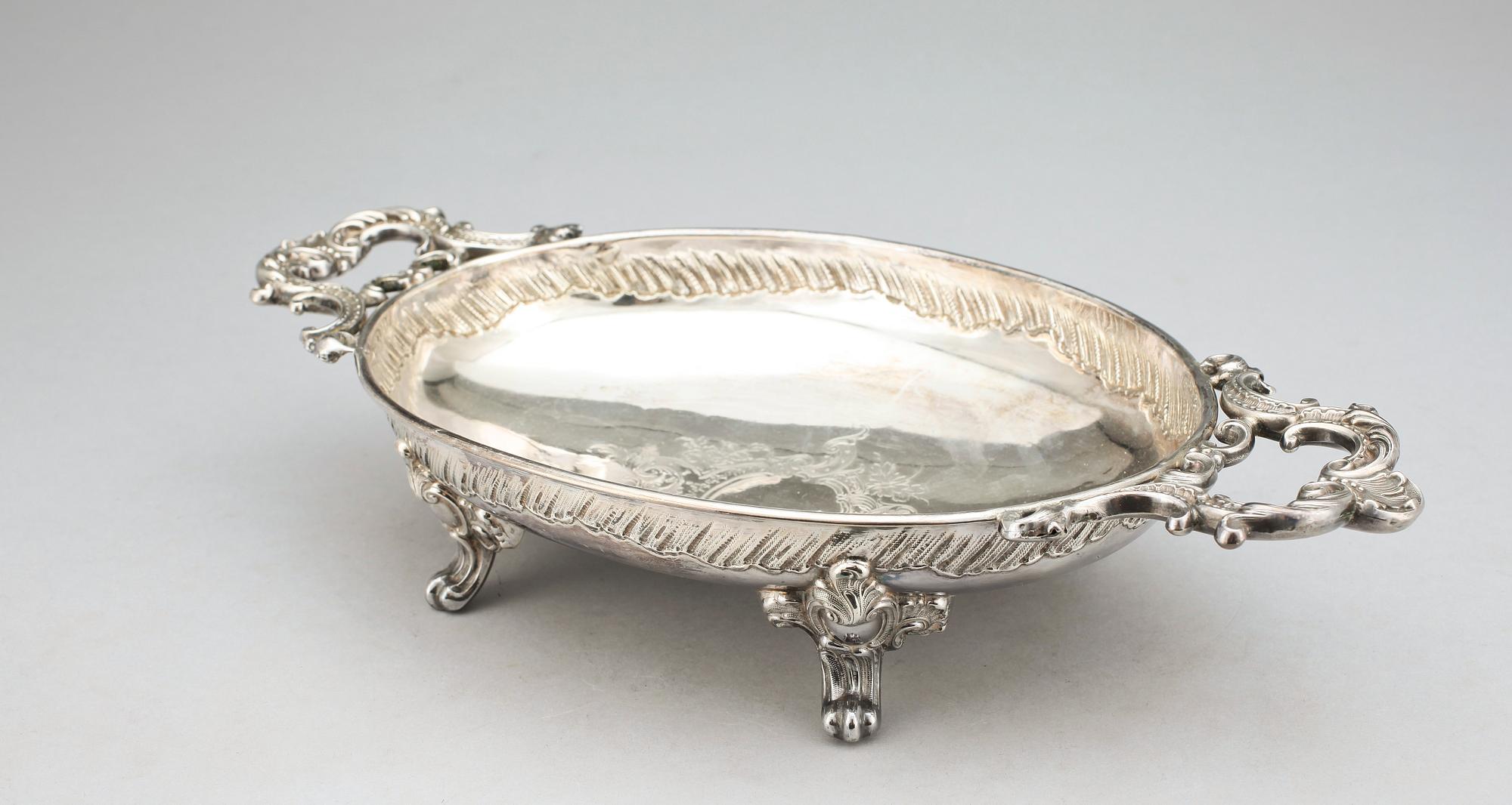SKÅLFAT, silver, rokokostil, otydliga stämplar, troligen Tyskland, 1900-tal. Vikt ca 350 gram.