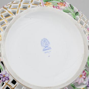A Herend porcelain bowl with cover, Hungary, 20th century.
