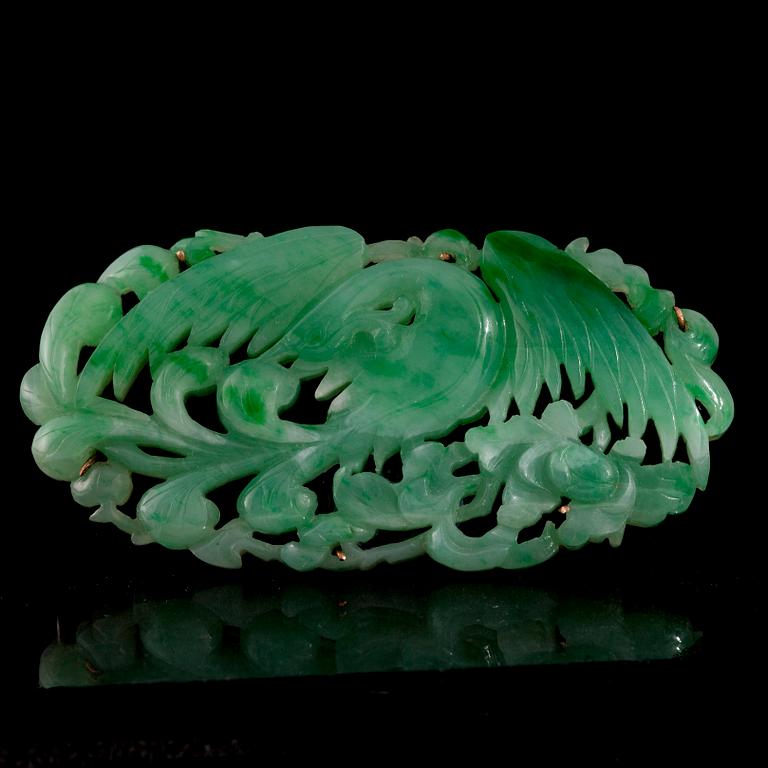 BROSCH, 14K guld, jade. Vikt ca 23,9 g.