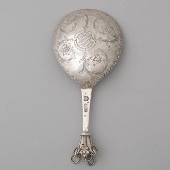 Conrad Heitmüller, stor sked med kronknopp, silver, Nyköping (verksam 1735-1779(-80)).