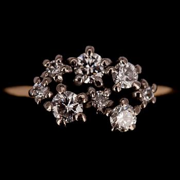 RING, Briljantslipade diamanter ca 0,40 ct. 18K guld. A. Tillander, Helsingfors 1970. Vikt 4.4 g.