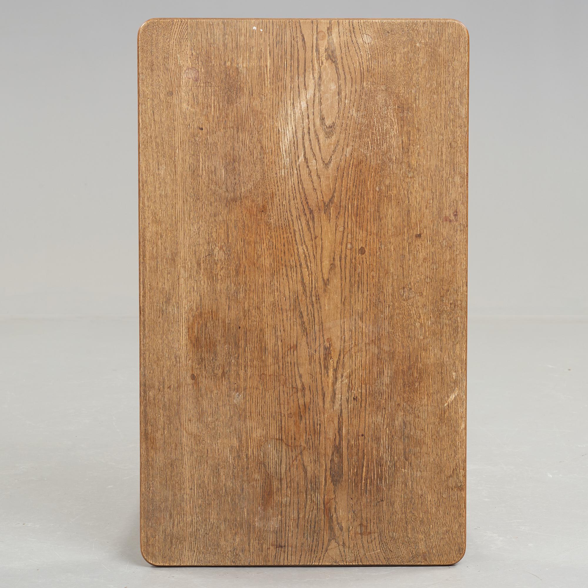 A Art Nouveau oak set with dining table, seven chairs and a side table, Finland, early 1900's.